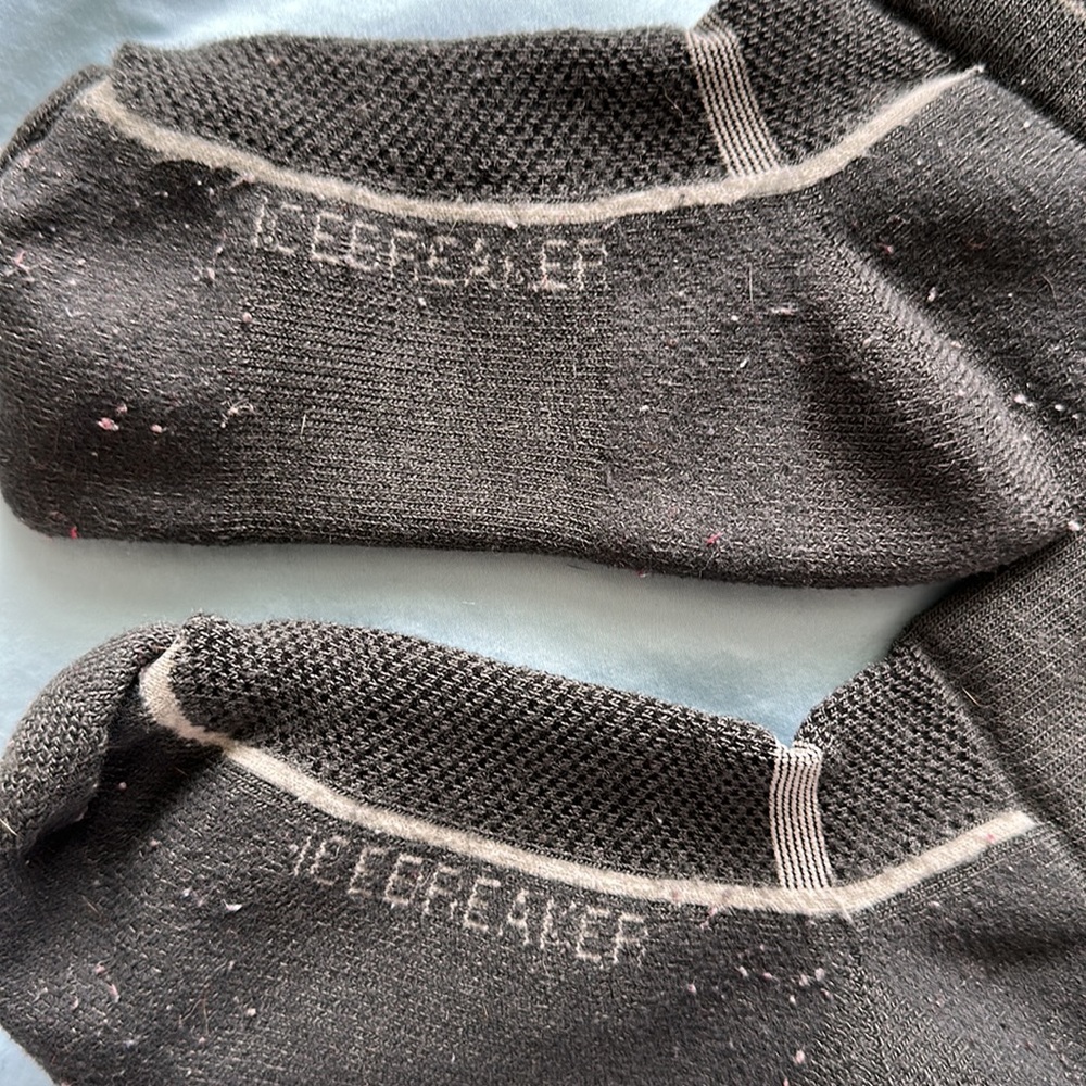 Women’s ICEBREAKER outdoor athletic socks. Size 6-8. - Picture 3 of 3